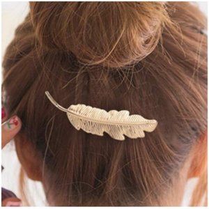 🎉🎉 HOST PICK 🎉🎉GOLD HAIR FEATHER BARRETTE